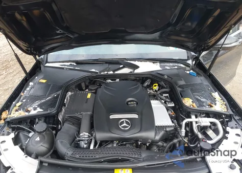 2016 Mercedes-Benz C 300 4Matic z USA, uszkodzony, nr VIN 55SWF4KB9GU108724